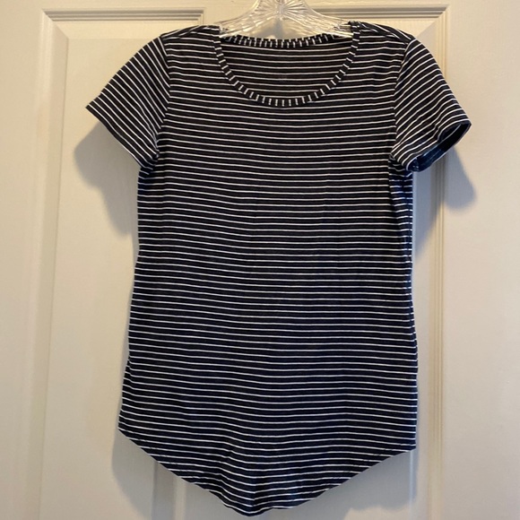 lululemon athletica Tops - Lululemon basic short sleeve T size 4